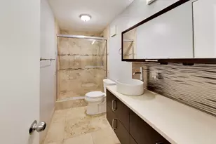 201 E Chestnut St, Chicago, IL 60611 - Photo 13
