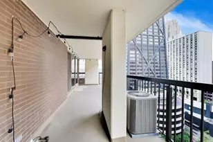 201 E Chestnut St, Chicago, IL 60611 - Photo 21