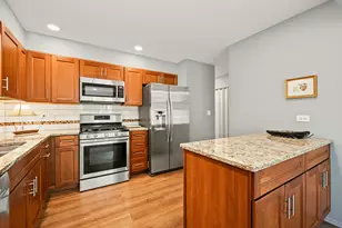 30W023 Laurel Ct, Warrenville, IL 60555 - Photo 13