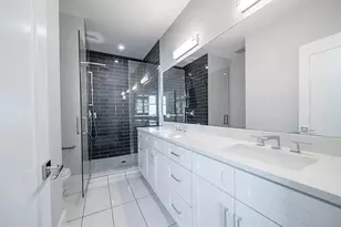 556 W 18th St, Chicago, IL 60616 - Photo 9