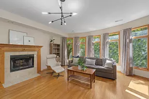 1320 N Cleveland Ave, Chicago, IL 60610 - Photo 3
