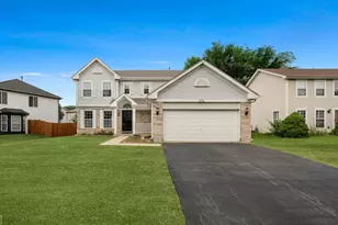 674 Maple Dr, Streamwood, IL 60107 - Photo 1