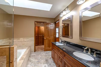 1551 Crowfoot Circle N, Hoffman Estates, IL 60169 - Photo 23