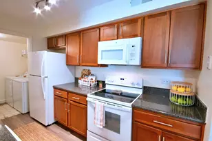 4306 Chesapeake Dr, Aurora, IL 60504 - Photo 7