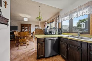 205 Robbin Dr, Romeoville, IL 60446 - Photo 9