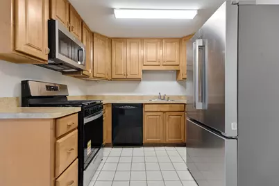 117 Cotuit Court #117, Schaumburg, IL 60193 - Photo 3