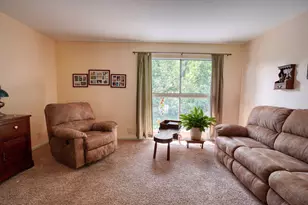 31 Circle Dr W, Montgomery, IL 60538 - Photo 3