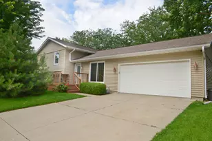 1405 Dakota Dr, Ottawa, IL 61350 - Photo 1