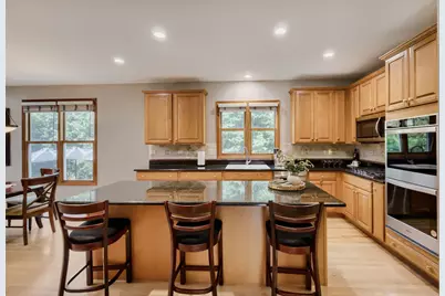 376 Amy Court, Glen Ellyn, IL 60137 - Photo 13