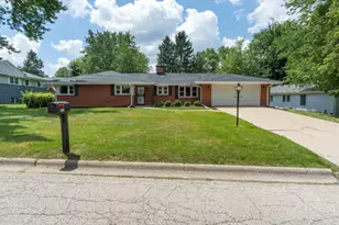 5715 Knollwood Rd, Rockford, IL 61107 - Photo 1
