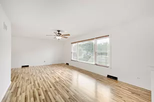 816 W Heritage Dr, Addison, IL 60101 - Photo 3