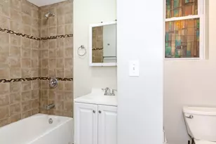 915 W 32nd St, Chicago, IL 60608 - Photo 9