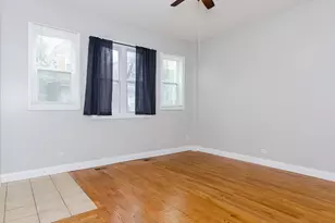 915 W 32nd St, Chicago, IL 60608 - Photo 3