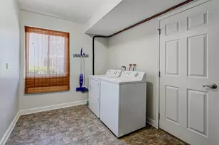 2401 Brunswick Cir, Woodridge, IL 60517 - Photo 15