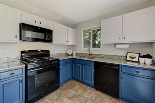 2401 Brunswick Cir, Woodridge, IL 60517 - Photo 7