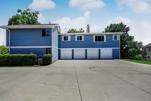 2401 Brunswick Cir, Woodridge, IL 60517 - Photo 3