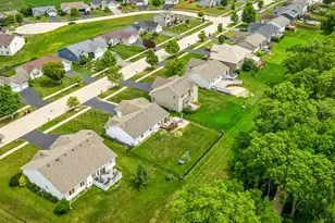 8460 Crooked Bend Rd, Machesney Park, IL 61115 - Photo 33