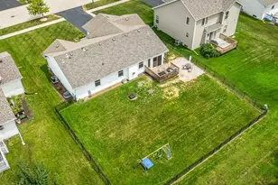 8460 Crooked Bend Rd, Machesney Park, IL 61115 - Photo 29