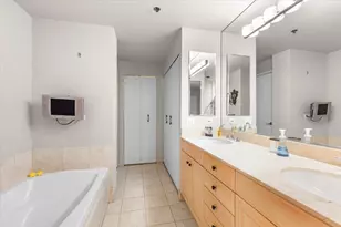 57 E Delaware Pl, Chicago, IL 60611 - Photo 11