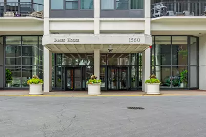 1560 N Sandburg Terrace #1905J, Chicago, IL 60610 - Photo 3