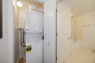 160 E Illinois St, Chicago, IL 60611 - Photo 17
