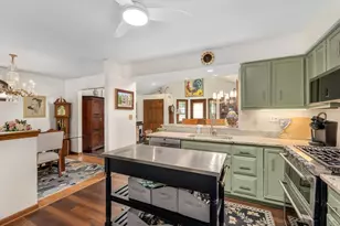 4733 S Pershing Ave, Downers Grove, IL 60515 - Photo 7