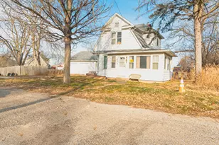 206 W 1st St, Lostant, IL 61334 - Photo 7
