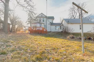 206 W 1st St, Lostant, IL 61334 - Photo 3