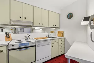 300 N State St, Chicago, IL 60654 - Photo 15