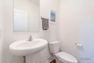 605 Acadia Ave, Mundelein, IL 60060 - Photo 9