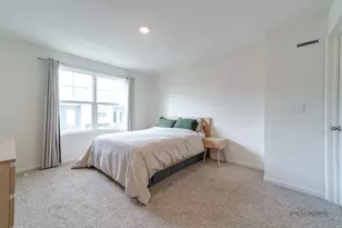 605 Acadia Ave, Mundelein, IL 60060 - Photo 11