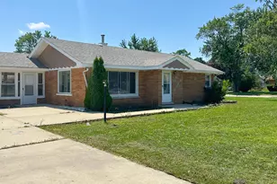 9405 S 76th Ct, Hickory Hills, IL 60457 - Photo 3