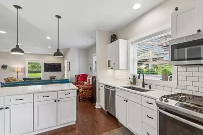 213 W Maple Avenue, Libertyville, IL 60048 - Photo 9