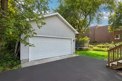 213 W Maple Avenue, Libertyville, IL 60048 - Photo 15