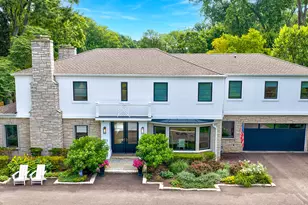 911 Oak Dr, Glencoe, IL 60022 - Photo 3