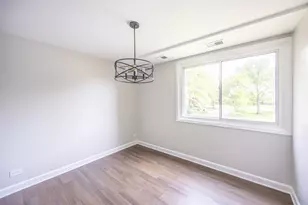 450 Raintree Ct, Glen Ellyn, IL 60137 - Photo 5