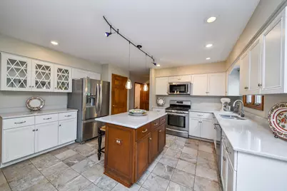 2324 Kalamazoo Drive, Naperville, IL 60565 - Photo 7