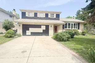 2433 S Shag Bark Trail, Arlington Heights, IL 60005 - Photo 1