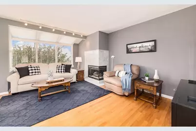 909 W Essex Place, Arlington Heights, IL 60004 - Photo 11