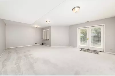 909 W Essex Place, Arlington Heights, IL 60004 - Photo 25