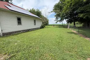 112 S Marion St, Sandoval, IL 62882 - Photo 11