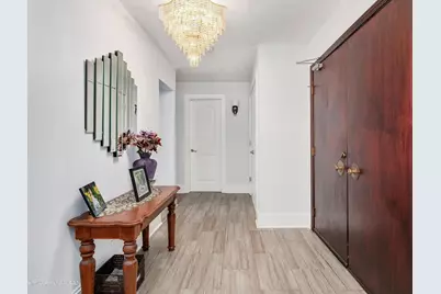 453 Raintree Drive #4C, Glen Ellyn, IL 60137 - Photo 5