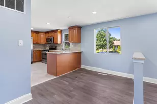 55 Alameda Dr, Carpentersville, IL 60110 - Photo 7