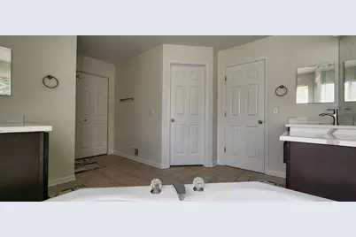 2145 Colchester Avenue, Hoffman Estates, IL 60192 - Photo 23