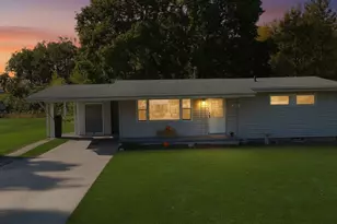 316 N Hartwell St, Gilman, IL 60938 - Photo 1