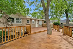 3245 S Manor Dr, Lansing, IL 60438 - Photo 5