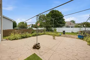 678 S Shannon Dr, Romeoville, IL 60446 - Photo 23
