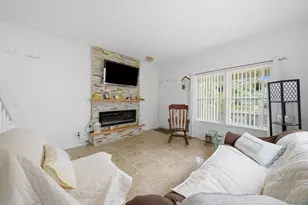 678 S Shannon Dr, Romeoville, IL 60446 - Photo 5