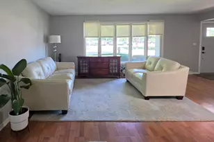 909 S Dryden Pl, Arlington Heights, IL 60005 - Photo 3