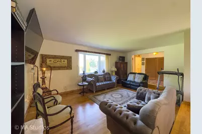1100 S Cherrywood Drive S, Mount Prospect, IL 60056 - Photo 7